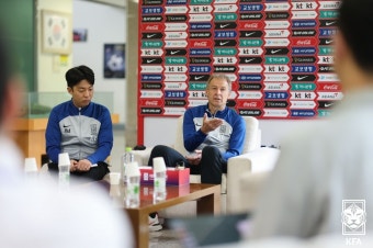 [현장목소리] 아시안게임 8골 맹폭 정우영에게 미소 활짝, 클린스만 “슈투트가르트 후배가 맹활약해서 웃음기 가득”