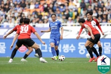 [K리그2 4R] 로페즈 어시스트-페신 결승골 부산, 수원에 1-0 신승