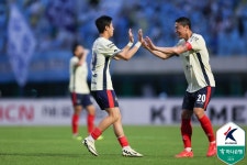 [K리그1 20R] ‘최기윤 2경기 연속골’ 김천 3연승 행진, 대구와 홈 경기 2-0 완승… 선두 복귀