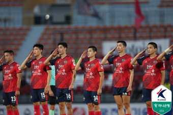 [K리그1 23R] ‘이동경 군 복무 데뷔골’ 김천, ‘박진섭 퇴장’ 전북과 홈 경기 4-0 승… 선두 복귀