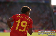 [오피셜] 17세 유로 위너 라민 야말은 인성마저 완벽하다... 선배 위해 10번 고사→19번 선택