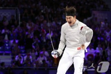 '한국 펜싱의 새 역사' 오상욱, 파리올림픽 한국 첫 금메달 → 사상 최초의 男 사브르 그랜드슬램 달성