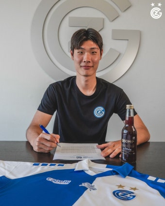[오피셜] 韓 축구 연이은 쾌거! 21세 '군필' 전통 공격수 유럽 진출...이영준, 스위스 그라스호퍼 입단
