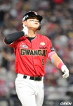 KIA 새 역사 2개나 썼는데...'2G 연속 홈런 불발' 김도영, 남은 3경기서 40-40고지 밟을 수 있을까