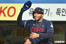 '잡았다 서건창!' 롯데 레이예스, 시즌 최종전 201호 안타 폭발...KBO 한 시즌 최다 안타 타이기록 달성