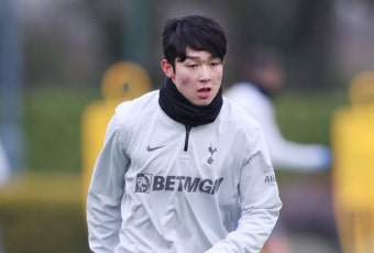 손흥민과 양민혁, 토트넘 훈련에 합류하여 새 시즌 대비 중