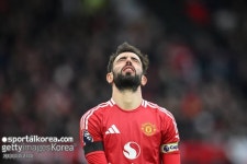 유효 슈팅 단 2개 실화냐? 0-2 패배→13위 추락 맨유 주장 이기지 못하면 다 잊힌다