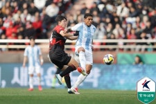 [K리그1 6R] ‘이호재 결승골’ 포항, 동해안 라이벌 울산 1-0 누르고 2연승 질주