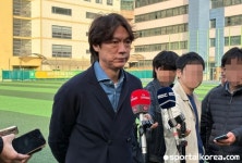 [현장목소리] 열띤 환호 속 고등 리그 깜짝 방문한 홍명보 감독, 어린 선수들 성장해야 한국 축구 강해져
