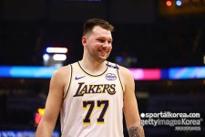 이런 복덩이가 다 있나! 돈치치 패스쇼에 OKC도 무너졌다…레이커스, 3점슛 22개로 프랜차이즈 기록 타이!
