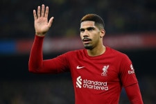 리버풀 미쳤다! 1600억 통큰 제안...바르셀로나 월드글래스 DF 영입에 총력 예고!