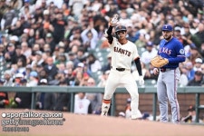 28년 감독 생활 중 가장 놀라운 장면 SF, 리틀리그 홈런으로 끝내기 승...이정후는 5G 연속 안타+수비 명장면 추가