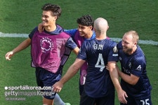 클럽 월드컵서 쓰인 기적…투잡러 모인 세미프로 팀, 슈팅 41개 막아내고 체육교사가 동점골