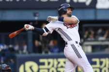 이러다 진짜로 외국인 주장 보겠네! 동점 투런포+쐐기 솔로포 두산 승리 견인…7월 OPS 1.393, 박동굴의 뜨거운 여름은 이제 시작