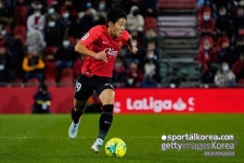굿바이 PSG! 이강인, 佛 탈출구 열렸다→맨유·ATM 러브콜 大폭주 스타성-실력 겸비, 亞 시장 개척 타깃