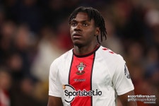 맨유, 발레바·워튼 놓치더니 정신줄 놨나? 3선 후보 첼시산 유리몸 로메오 라비아 노린다!