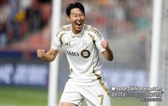[MLS 전반 리뷰] 손흥민, MLS 무대서 해트트릭 도전! 흥민존 감아차기 멀티골 쾅쾅…LAFC 2-0 리드