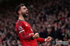 [PL 25라운드 리뷰] 음뵈모 선제골·브루노 추가골! 아직도 남아있는 UEL의 여운…맨유, 토트넘 2-0 대파