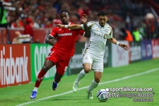'손흥민도, 완전히 삭제됐다!'...LAFC, 톨루카 파상공세에 샌드백 전락 요리스 덕에 0-0 '겨우 생존' (전반 종료)