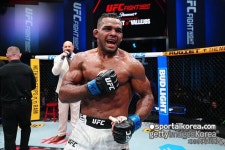 54년 벌 돈을 단 한 경기로…하루 12시간 코코넛 2000개 까던 청년, UFC 데뷔하자 1억 4000만원 잭팟
