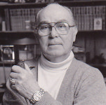 <이창>의 시나리오작가, 눈 감다