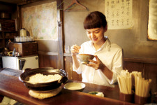 사람과 삶의 이면을 품어주는 공간 <심야식당>