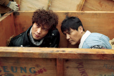 상식과 법의 테투리 밖에서 무법자처럼 사건을 해결하는 형사 콤비 <치외법권>