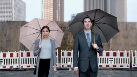 죽음을 경량의 로맨틱 코미디로 풀어낸 영화 <킬 미 달링>