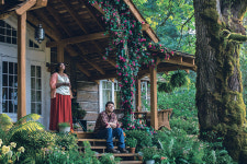 다음 주말에 오두막에 있을 테니 만나고 싶으면 와요 <오두막>