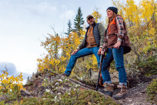 영화 랜드 드라마 <하우스 오브 카드> 시리즈에서 클레어언더우드 역을 맡았던 배우 로빈 라이트의 장편영화 데뷔작