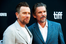 [인터뷰] ‘레이먼드 & 레이’ 배우 에단 호크, 이완 맥그리거, “가족은 인간 심리의 영역”