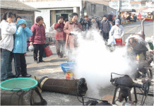 즐거운 명절“뻥이요∼! ”…추억의 ‘튀밥(뻥튀기) 기계’구경하세요