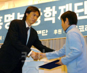 홍명보，CF모델료 일부 장학재단에 기부한다