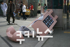 통신위，LG텔레콤 ‘기분존 요금제’처리 놓고 쩔쩔
