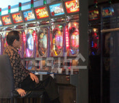 추석 연휴에도 불 밝힌 성인오락실…주부·회사원·고시원생 등으로 붐벼