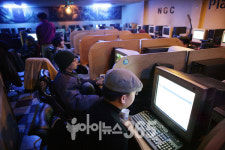 방학… 청소년 PC방서 ‘날밤‘