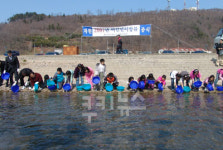 동해안은 요즘 연어·치어 방류 한창