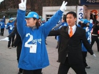 관악산에서 마주친 한나라vs민노 유세단… “페어플레이 합시다”