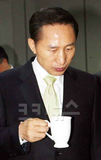 李대통령，소망교회 부활절예배에 깜짝 출석