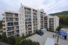 아파트 주민들 거리로 쫓겨나