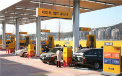 이마트 주유소 오픈 첫 날 ‘100원의 매력’ 앞에 장사진
