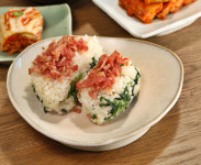 [끼니 up!] (16-월요일) 소박한 모양과 맛 속으로…베이컨 주먹밥