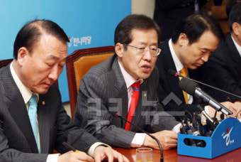 홍준표 대표“국회의장 제소，입법부 권위 실추시키는 자해행위”