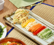 [끼니 UP!] (53―수요일) 닭안심살과 채소가 미팅하는 날… 닭살겨자냉채