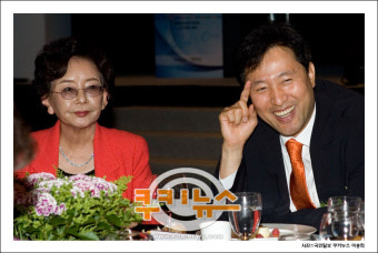 [쿠키포토] 환영만찬에서 만난 오세훈 서울시장과 김수현 작가