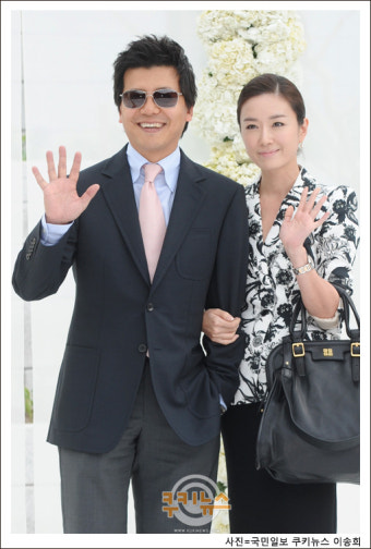 [쿠키 포토] 손지창, 오연수 부부 ‘행복하세요~’