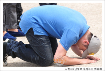 [쿠키 포토] 팬들에게 큰절하고 떠난, 강인