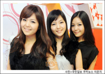 [쿠키人터뷰] 카메룬 음악과 만난 세쌍둥이 국악그룹 아이에스(IS)