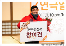 [쿠키 포토] 개근상을 받고 기뻐하는 박준서