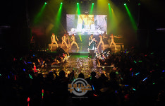 “소극장 블록버스터 공연은 이런 것”…싸이, 관객과 소통하다